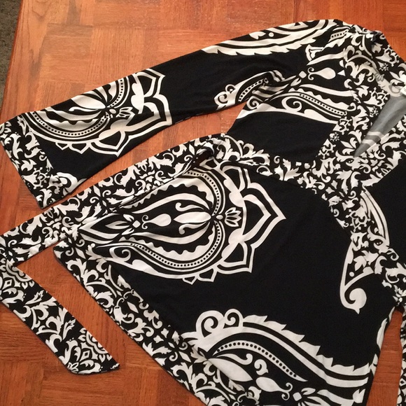 WHITE HOUSE BLACK MARKET bell sleeve tunic - Picture 3 of 14